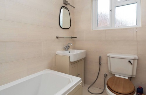 West Finchley Casa | Luxurious 4-Bed Retreat in London