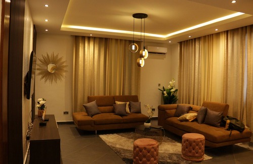 Santeo Casa | Luxurious 4-bedroom Ensuite Trassaco Home with Outdoor Pool