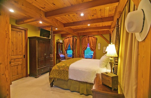 Marble Otro | Luxurious 4-bedroom farmhouse nestled in the beautiful mountains of Marble, NC