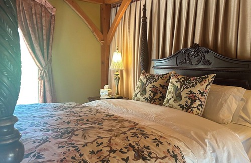 Marble Otro | Luxurious 4-bedroom farmhouse nestled in the beautiful mountains of Marble, NC