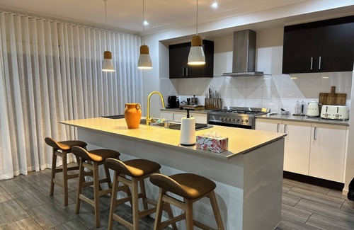 Truganina Casa | Luxurious 4 Bedroom Home in Prime Location