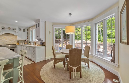 Kennebunk Casa | Luxurious 4 bedroom home steps to Mother's Beach and KBIA