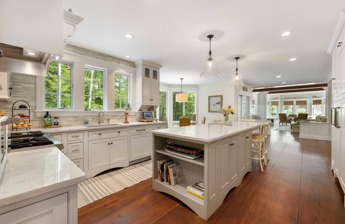 Kennebunk Casa | Luxurious 4 bedroom home steps to Mother's Beach and KBIA