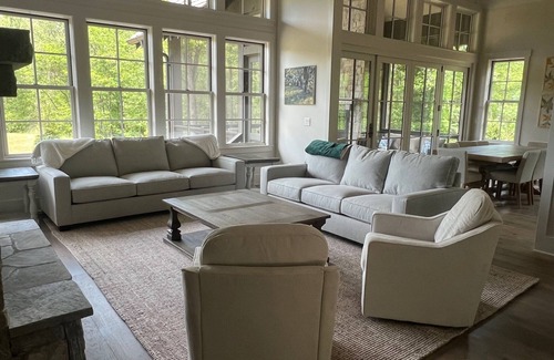 Cashiers Casa | Charming 4-bedroom house with AC, WiFi in welcoming Cashiers