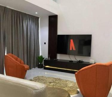 Teshie Apartamento | Luxurious 4 Bedroom House With Pool