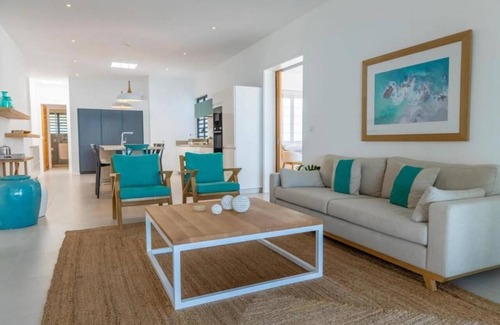 Blue Bay Apartamento | Luxurious 4-Bedroom Penthouse in Serene Blue Bay with a Private Pool