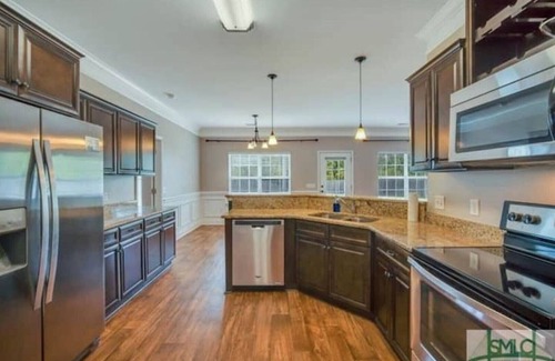 Hinesville Casa | Luxurious 4 bedroom home with huge Master ensuite - pet friendly!