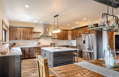 Lead Cabina | Luxurious 4200+ Sq. Ft. Lodge in Powder House Pass with Amazing Deck Views!