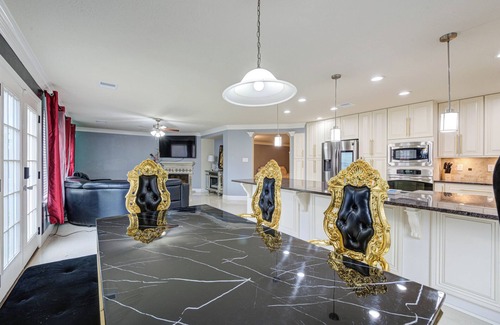 Cypress Casa | Luxurious 4bdr 3.5bth Family Friendly House In The Houston Area