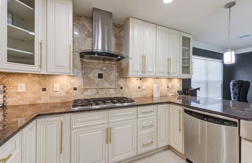 Cypress Casa | Luxurious 4bdr 3.5bth Family Friendly House In The Houston Area