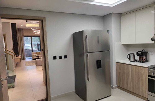 Mirdif Apartamento | Luxurious 4BHK duplex suite for short stay