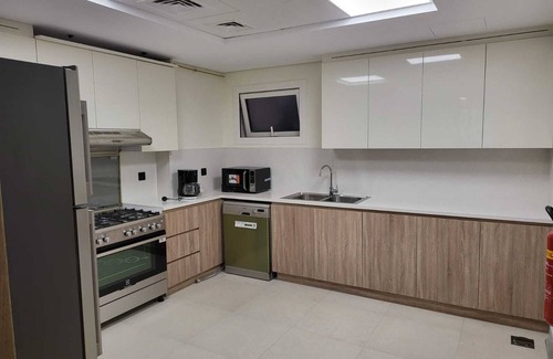 Mirdif Apartamento | Luxurious 4BHK duplex suite for short stay