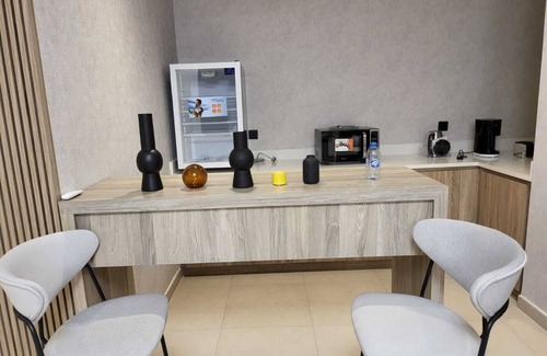 Mirdif Apartamento | Luxurious 4BHK duplex suite for short stay