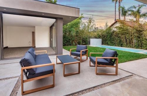 Carthay Circle Casa | Luxurious 4BR Home with Pool, Jacuzzi and Free Parking