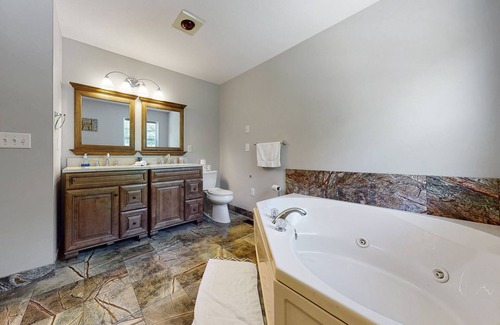 Blakeslee Villa | Luxurious 4BR Poconos Green Estate with Hot Tub, Sauna & Jacuzzi