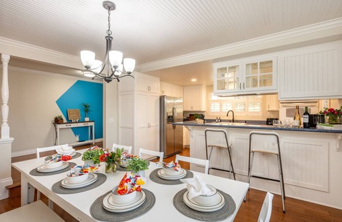 La Palma Cama Y Desayuno | Luxurious 4BR Pool House with 2 Master Suites, Near Disney!
