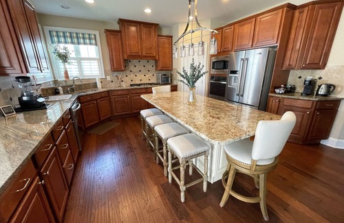 Bayside Casa | Luxurious 5-Bed Retreat: Steps to Pools & Sports Center, Near Beaches & Dining