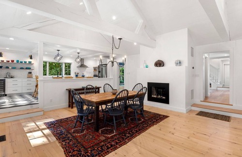 North Hampton Casa | Luxurious 5-bedroom House Walking Distance to Historic Beach Walk and Beaches