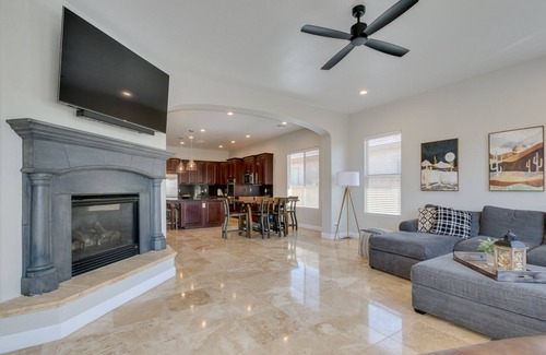 Canyon Trails West Casa | Luxurious 5-Bedroom House with 3 King Beds & Resort-Style Pool!