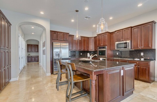 Canyon Trails West Casa | Luxurious 5-Bedroom House with 3 King Beds & Resort-Style Pool!