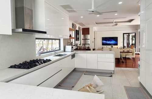 Cherngtalay Casa | Luxurious 5-bedroom pool villa off enchanting Boat Avenue BangTao Beach