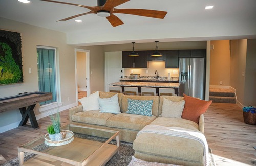 Innsbrook Complejo | Luxurious 5-bedroom Treehouse with panoramic view of beautiful Alpine Lake.