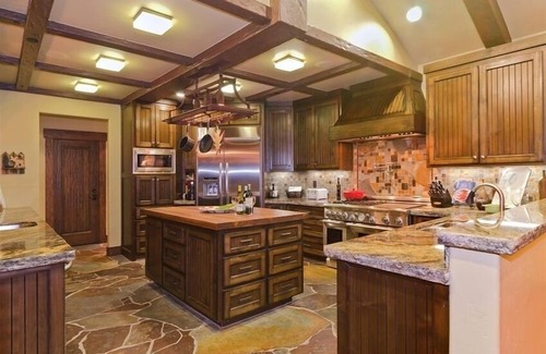 Truckee Casa | Lujoso 5000 pies cuadrados Northstar Home: increíble sala de juegos y cuatro suites con cama King