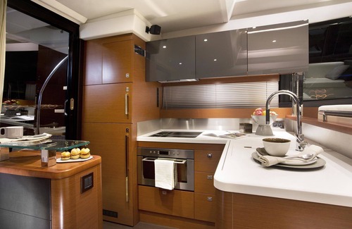 Sarasota Alquiler De Eote | Luxurious 55-Foot Yacht with Captain & First Mate