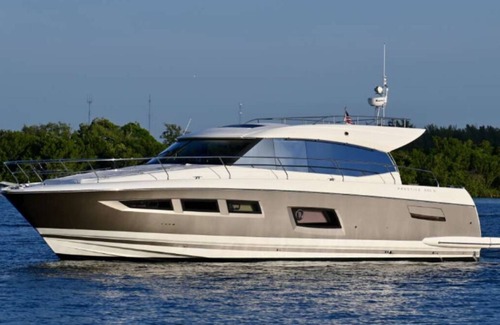 Sarasota Alquiler De Eote | Luxurious 55-Foot Yacht with Captain & First Mate