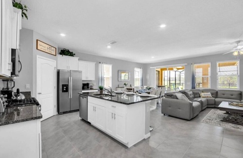 Loughman Casa | Luxurious 6 Bed Pool Home in Solterra-7631OML