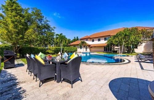 Cha-am Villa | Luxurious 6 Bedroom Mansion Close To Beach CAS