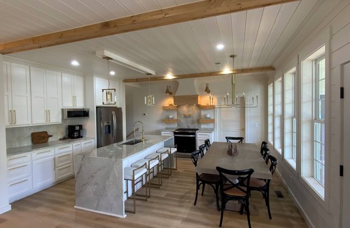 Arley Casa | Luxurious 6-bedroom Smith Lake house in tranquil Arley area!