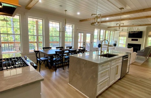 Arley Casa | Luxurious 6-bedroom Smith Lake house in tranquil Arley area!