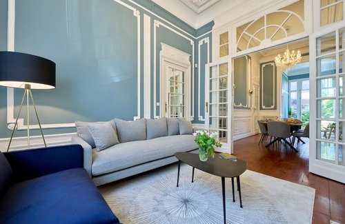 European Quarter Apartamento | Luxurious 6-BR Mansion Near European Union