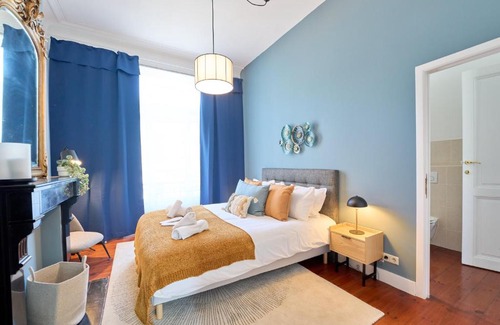 European Quarter Apartamento | Luxurious 6-BR Mansion Near European Union