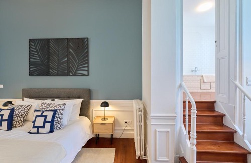 European Quarter Apartamento | Luxurious 6-BR Mansion Near European Union