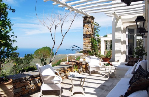 Kea Villa | Lujosa villa de 700 metros cuadrados con piscina y una impresionante vista al mar.
