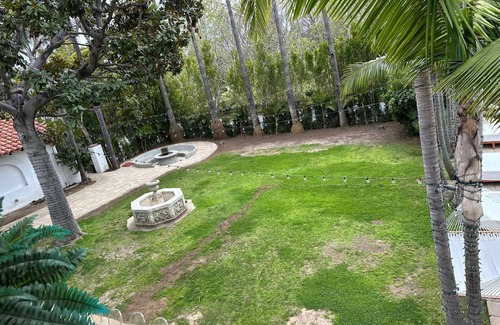 Beverly Hills Casa | Luxurious 8-bedroom estate with AC, WiFi in brilliant Beverly Hills