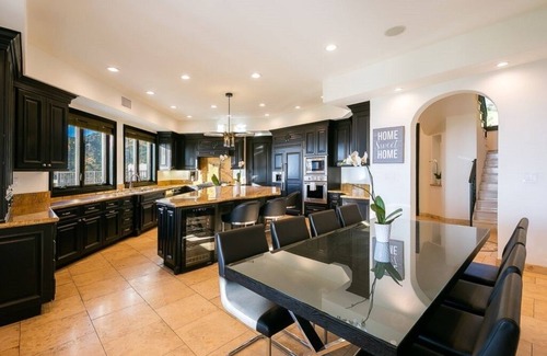 Malibu Casa | Luxurious 8-bedroom malibu Skyview estate With endless Stunning mountain views.