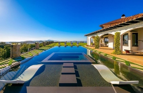 Malibu Casa | Luxurious 8-bedroom malibu Skyview estate With endless Stunning mountain views.
