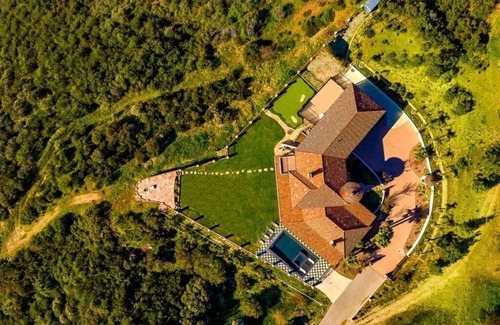 Malibu Casa | Luxurious 8-bedroom malibu Skyview estate With endless Stunning mountain views.