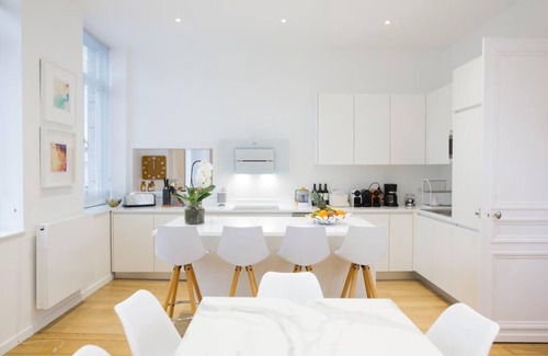 Historic Center Apartamento | Luxurious air-conditioned 250 M2 Bourgeois apartment