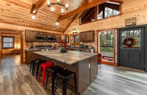 Caton Cabina | Luxurious/Amazing 1 of a Kind Cabin/InCabinHeated Pool/Sauna/Games Sleeps 24
