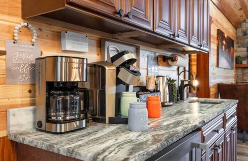 Caton Cabina | Luxurious/Amazing 1 of a Kind Cabin/InCabinHeated Pool/Sauna/Games Sleeps 24