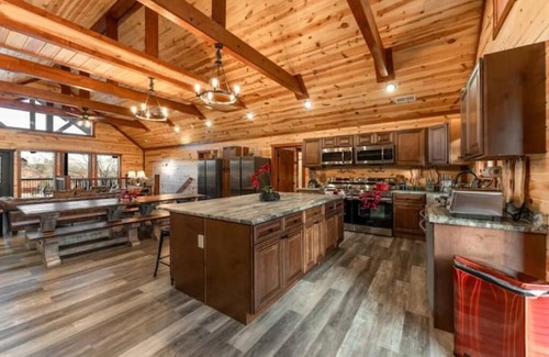 Caton Cabina | Luxurious/Amazing 1 of a Kind Cabin/InCabinHeated Pool/Sauna/Games Sleeps 24
