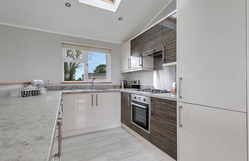 Kilgetty Chalet De Esquí | Alojamiento de 3 habitaciones en Reynalton, Nr Narberth