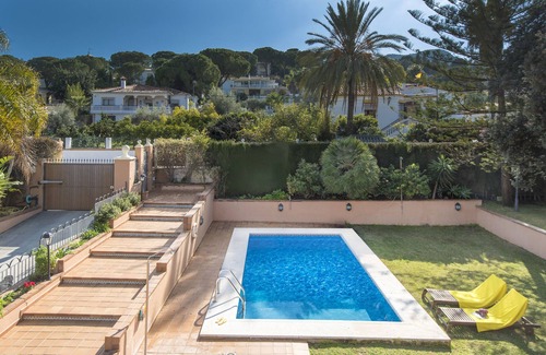 Pinos de Alhaurin Villa | Lujosa villa Andaluza con piscina y jardin privado a solo 20 minutos de la playa