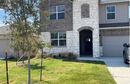 McNeil Casa | Luxurious and Spacious 4-Bedroom Home with Modern Comforts