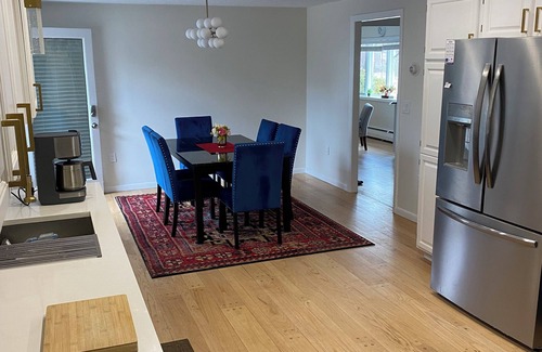 Hamden Casa | Luxurious and Spacious Family Home In Quiet and Pristine Area of Hamden