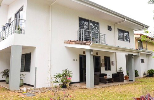 Santa Ana Condominio | Luxurious and spacious house -- 5 min from Lindora and Santa Ana!